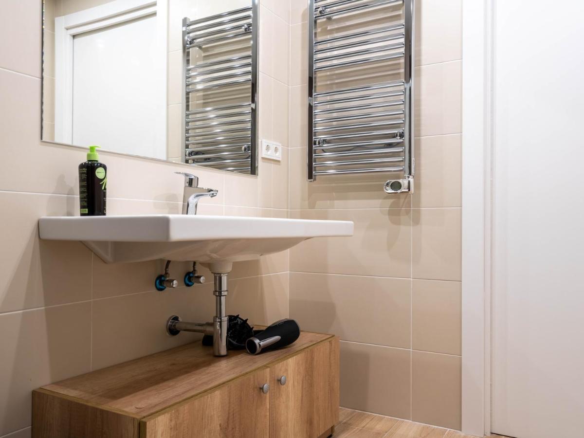 Limehome Barcelona Carrer De Besalu 90 - Estancia Temporal מראה חיצוני תמונה
